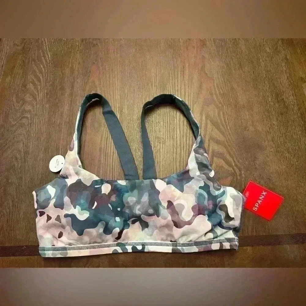 NWT Spanx Printed Low Impact Sports Bra Camouflage Green Padded Slip On Low - Picture 3 of 6